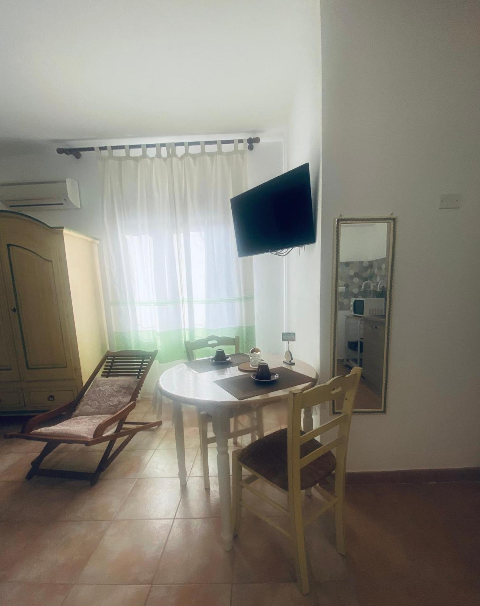 Bed And Breakfast Le Petunie Bari Sardo Exterior foto