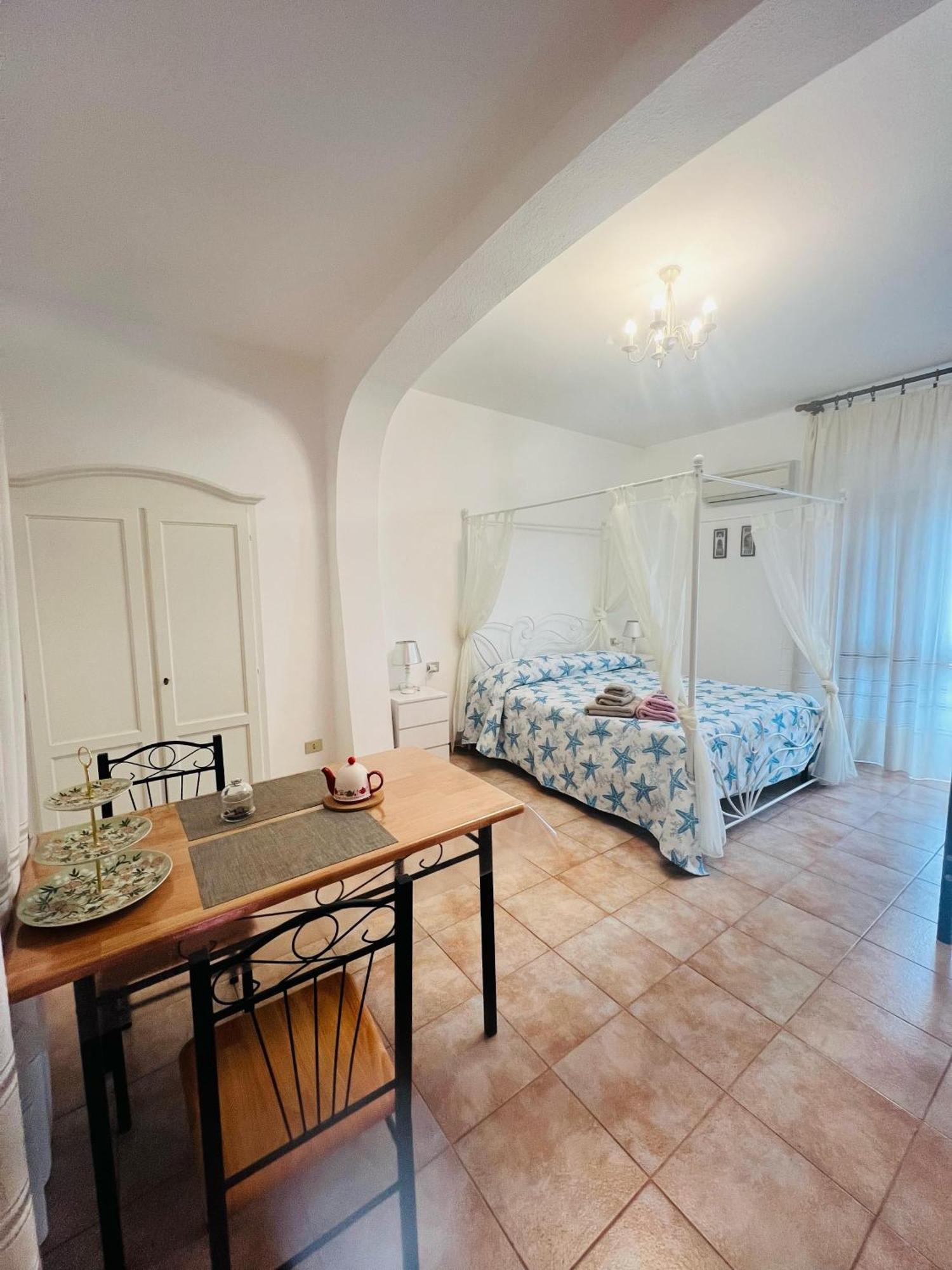 Bed And Breakfast Le Petunie Bari Sardo Exterior foto