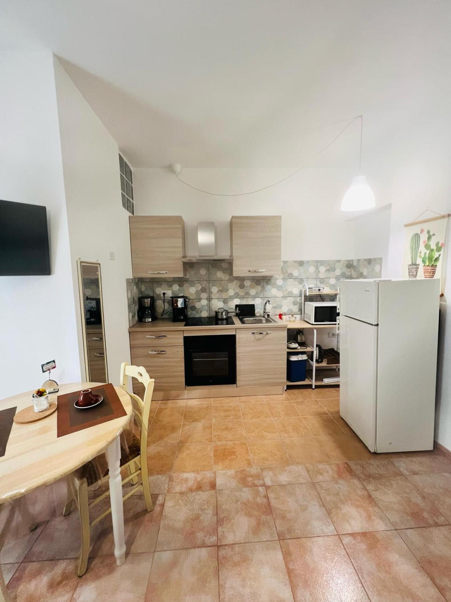 Bed And Breakfast Le Petunie Bari Sardo Exterior foto