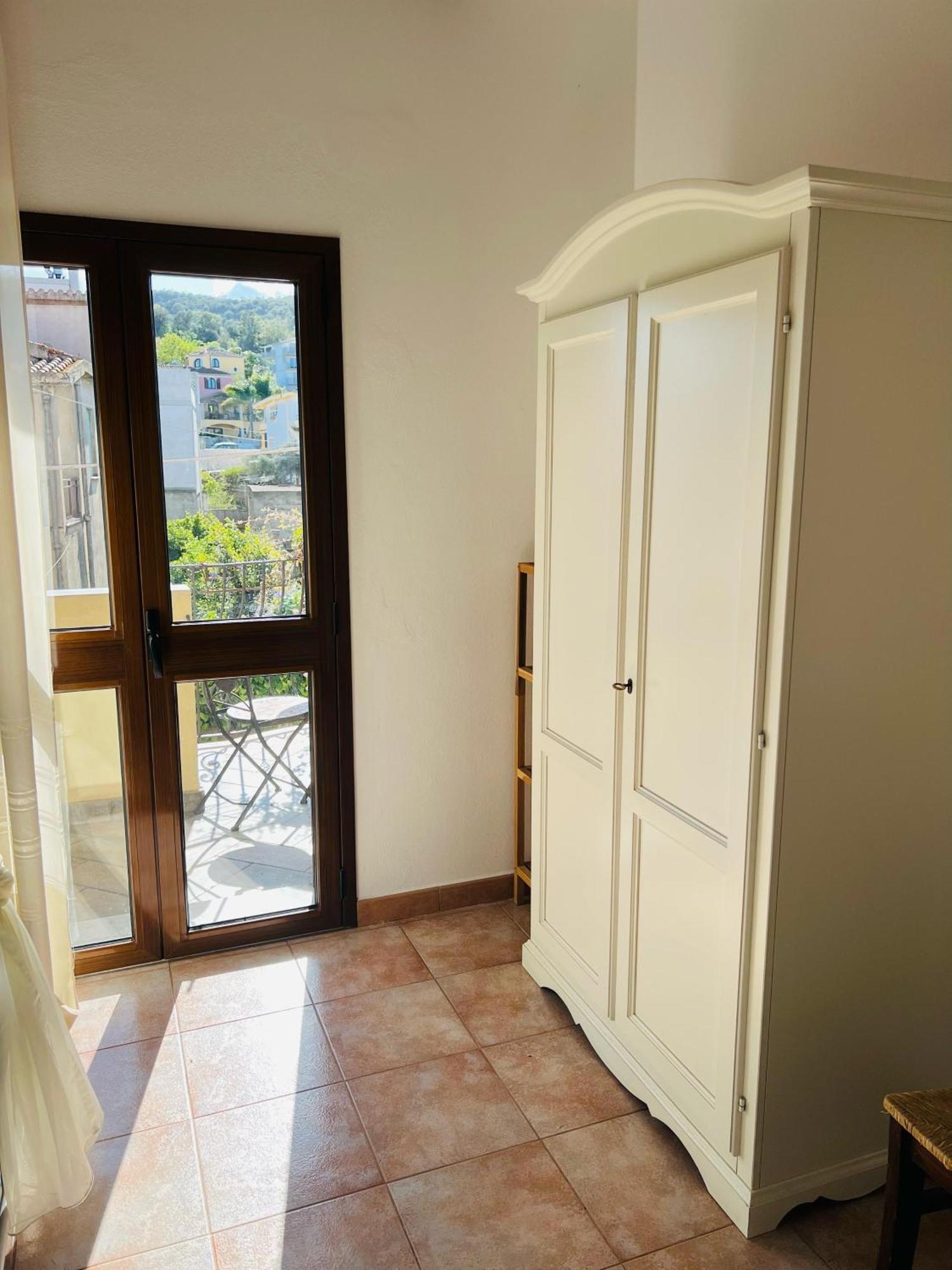 Bed And Breakfast Le Petunie Bari Sardo Exterior foto